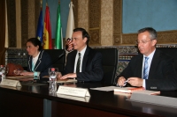 De izquierda a derecha, M Teresa Snchez , Jos Carlos Gmez Villamandos y Carlos Mrquez, durante la inauguracin de las jornadas