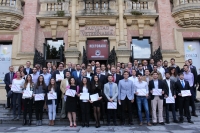 Fotografa de familia de galardonados y autoridades