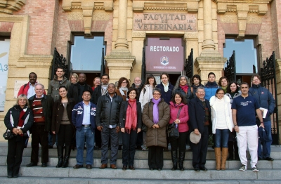 Los integrantes de la reunin, a la puerta del Rectorado