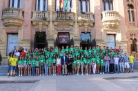 Los alumnos participantes en el campus de investigacin posan tras la inauguracin con el rector, profesores y colaboradores de la actividad 